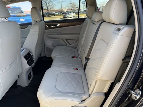 Used 2025 Volkswagen Atlas SE AWD/4WD image 24
