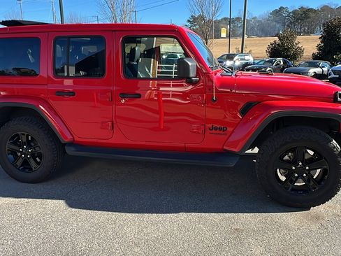 Used 2019 Jeep Wrangler Unlimited Sahara image 7