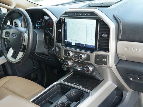 Certified 2022 Ford F250 Lariat w/ Lariat Ultimate Package AWD/4WD image 25