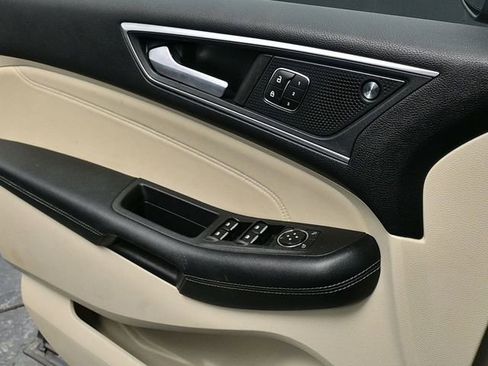 Used 2022 Ford Edge Titanium image 23