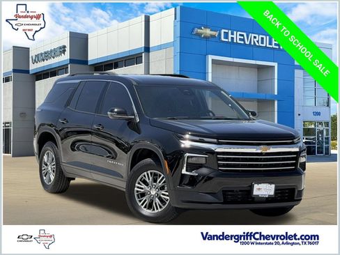 Used 2026 Chevrolet Traverse LT FWD image 1