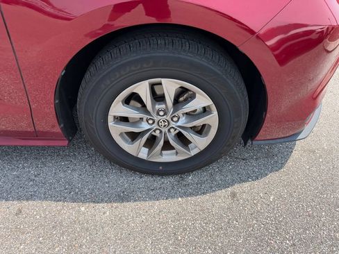 Used 2022 Toyota Sienna LE FWD image 4
