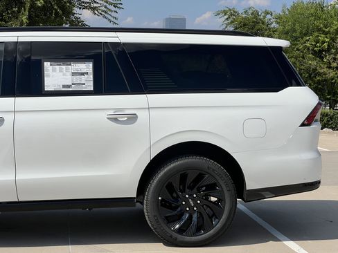 New 2025 Lincoln Navigator L Reserve w/ Jet Appearance Package image 6