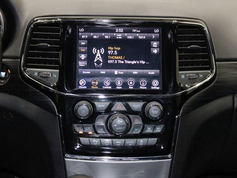 Used 2019 Jeep Grand Cherokee Laredo image 33