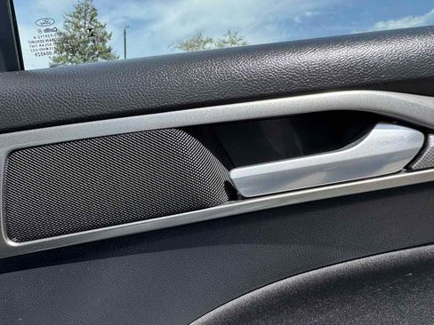 Used 2019 Ford Fusion SE image 40