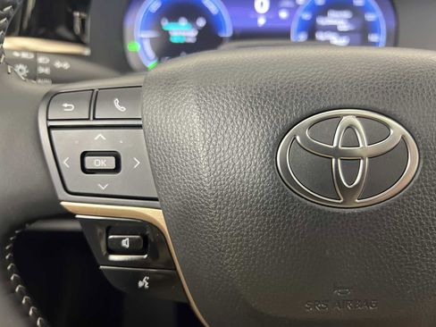 Used 2025 Toyota Crown Signia w/ Advanced Technology Package AWD/4WD image 9