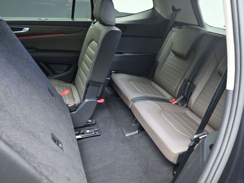 Used 2025 Volkswagen Atlas SEL image 25