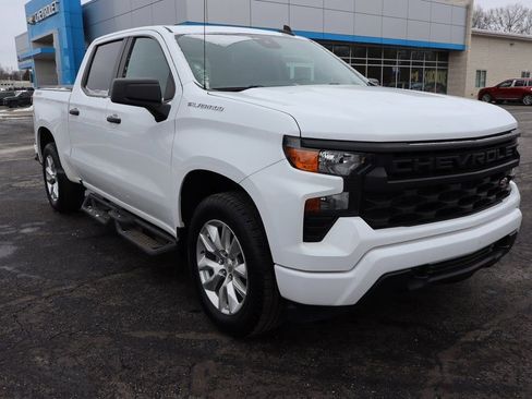 Used 2023 Chevrolet Silverado 1500 Custom AWD/4WD image 2