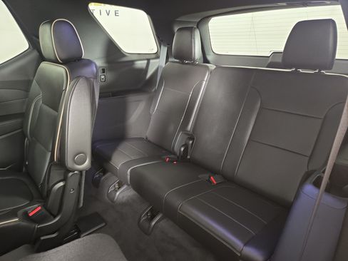 Used 2023 Chevrolet Traverse Premier AWD/4WD image 14