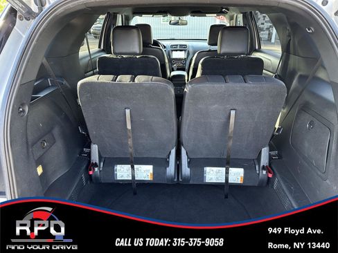 Used 2019 Ford Explorer XLT w/ Equipment Group 202A AWD/4WD image 32