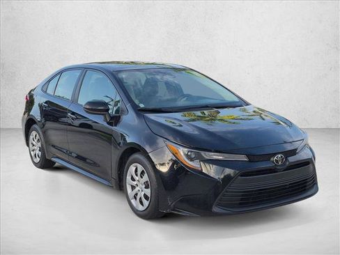 Used 2023 Toyota Corolla LE FWD image 3