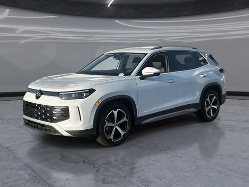 New 2026 Volkswagen Tiguan SE FWD image 1