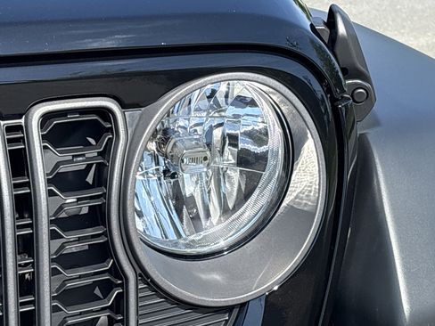 Used 2025 Jeep Wrangler Sport image 11