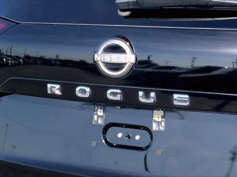 Used 2022 Nissan Rogue SV w/ SV Premium Package FWD image 28