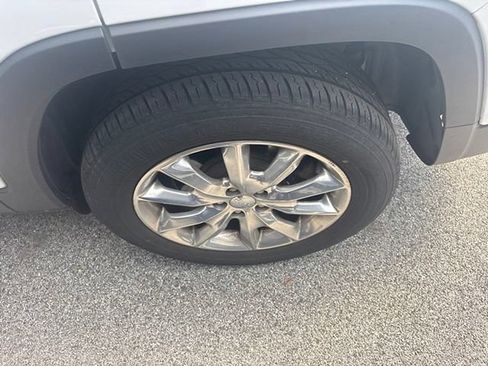 Used 2016 Jeep Cherokee Limited AWD/4WD image 16