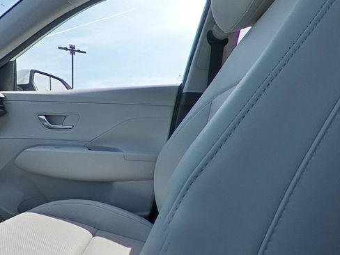 Used 2024 Hyundai Kona Limited AWD/4WD image 32