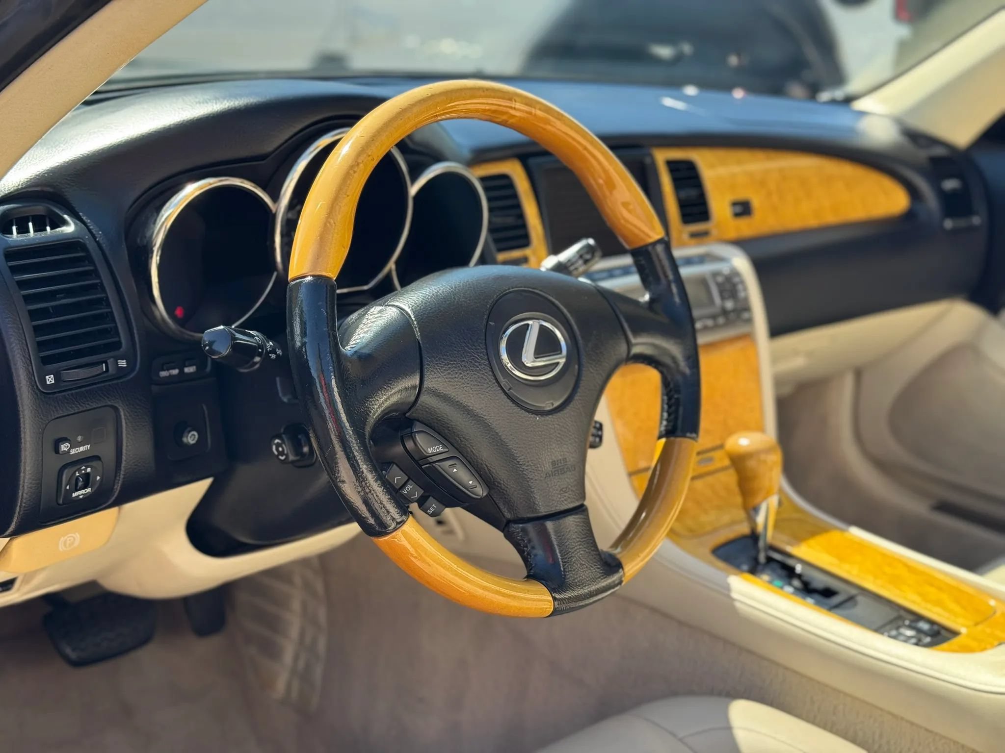Used 2005 Lexus SC 430 Convertible RWD image 12