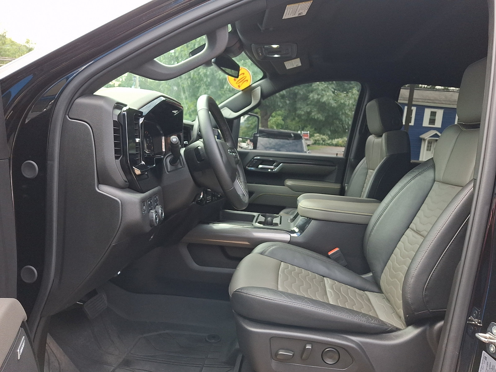 Used 2024 Chevrolet Silverado 2500 ZR2 AWD/4WD image 13