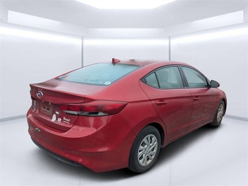 Used 2017 Hyundai Elantra SE image 2