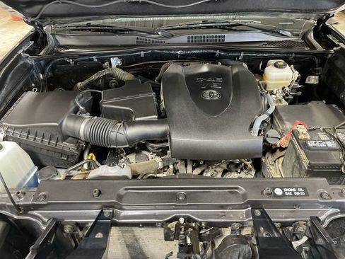 Used 2019 Toyota Tacoma TRD Off-Road AWD/4WD image 26