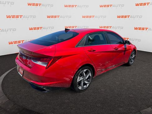 Used 2023 Hyundai Elantra Limited w/ Preferred Accessory Package FWD image 5