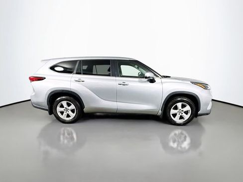 Used 2023 Toyota Highlander LE AWD/4WD image 7