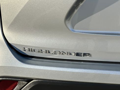 Certified 2024 Toyota Highlander XLE image 27