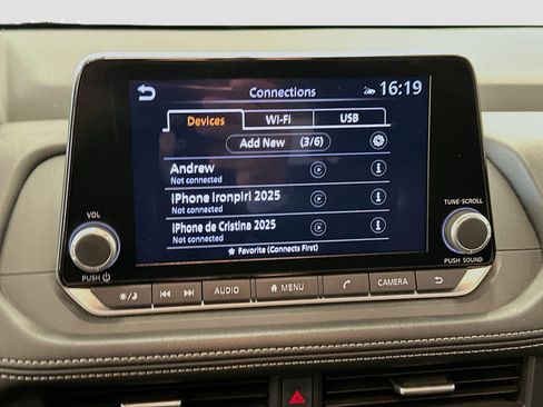 Used 2025 Nissan Rogue SV image 22