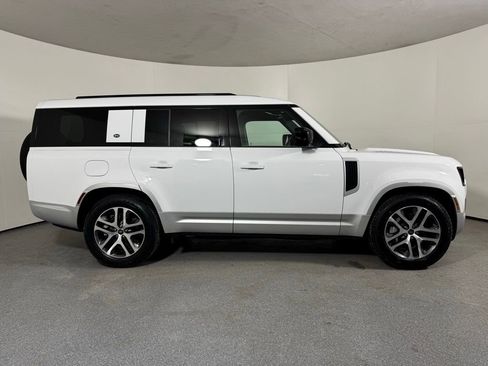 Used 2023 Land Rover Defender 130 SE AWD/4WD image 5