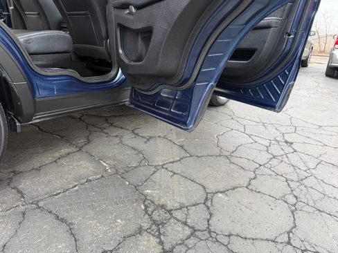 Used 2016 Ford Explorer XLT w/ Equipment Group 202A image 9