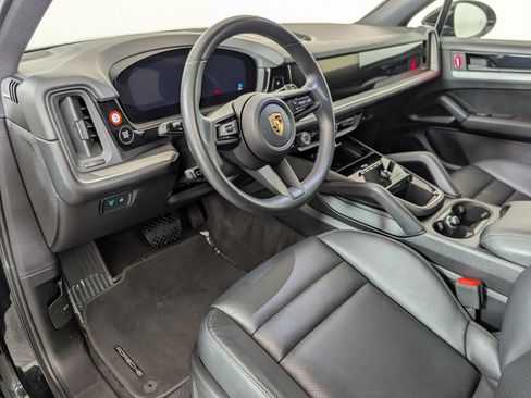 Used 2024 Porsche Cayenne image 4