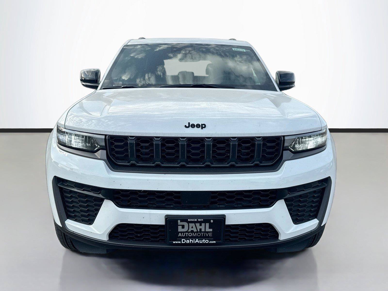 Used 2026 Jeep Grand Cherokee Altitude AWD/4WD image 2