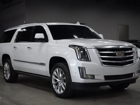 Used 2018 Cadillac Escalade ESV Premium Luxury AWD/4WD image 7