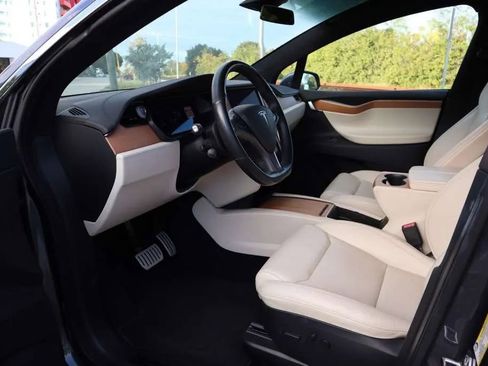 Used 2020 Tesla Model X Performance image 10