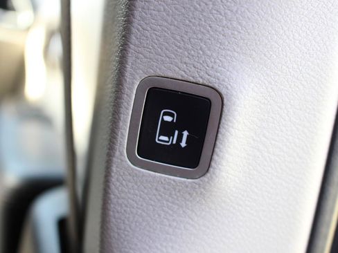 Used 2018 Chrysler Pacifica Touring-L w/ Advanced Safetytec Group FWD image 34