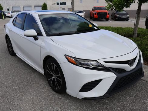 Used 2019 Toyota Camry SE image 6