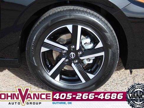 Used 2025 Nissan Sentra SV image 11