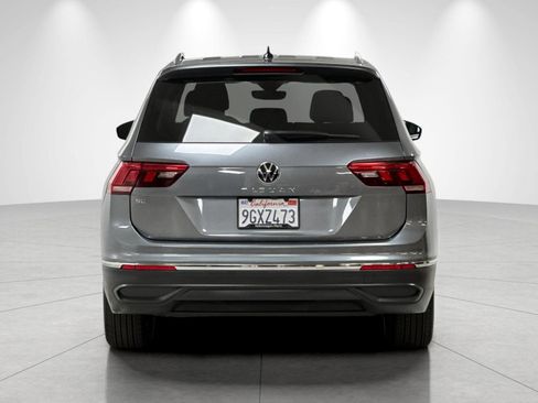 Used 2023 Volkswagen Tiguan SE w/ Panoramic Sunroof Package FWD image 4