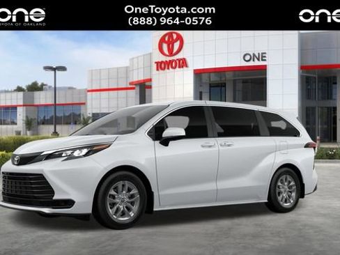 New 2026 Toyota Sienna LE FWD image 4