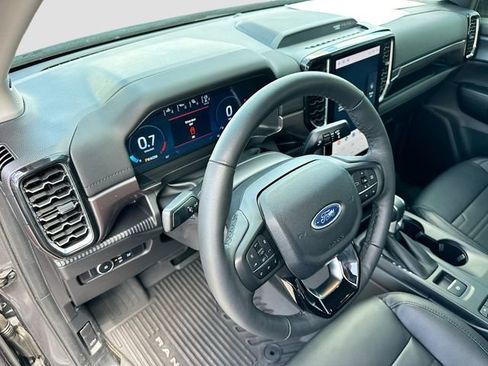 Used 2025 Ford Ranger Lariat w/ Black Appearance Package AWD/4WD image 9