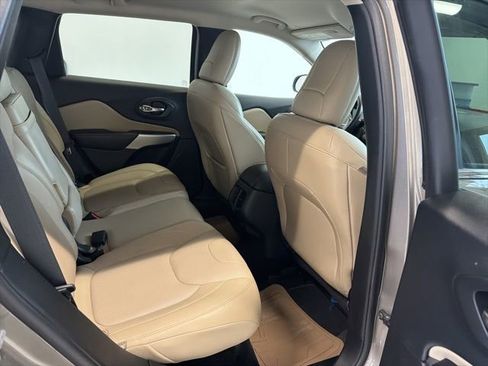 Used 2018 Jeep Cherokee Limited w/ Luxury Group AWD/4WD image 35