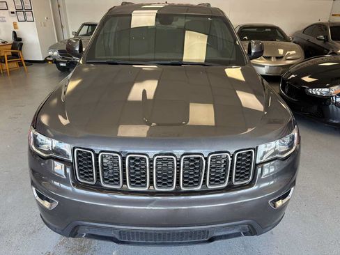 Used 2020 Jeep Grand Cherokee Laredo RWD image 2