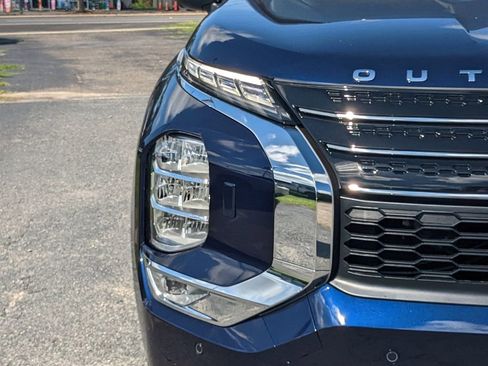 New 2025 Mitsubishi Outlander SE image 10