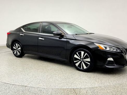Used 2021 Nissan Altima 2.5 SV w/ SV Premium Package FWD image 3