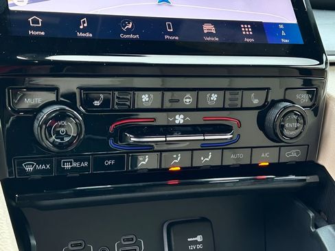 New 2025 Jeep Grand Cherokee Limited w/ Luxury Tech Group II image 21