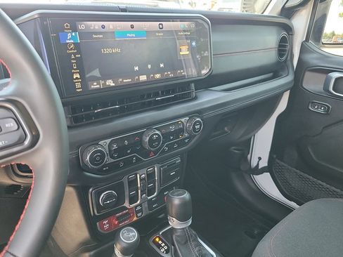Used 2024 Jeep Wrangler Unlimited Rubicon w/ Technology Group AWD/4WD image 20