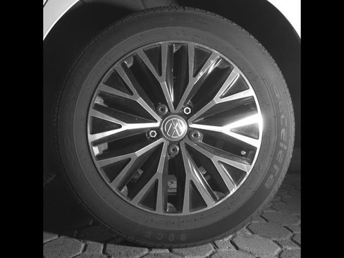 Used 2019 Volkswagen Jetta SE w/ Cold Weather Package image 9