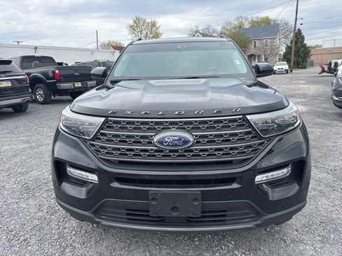 Used 2023 Ford Explorer XLT w/ Equipment Group 202A image 3