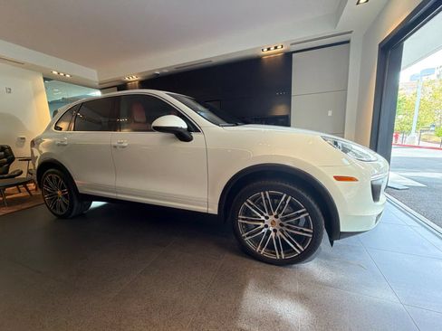 Used 2016 Porsche Cayenne S AWD/4WD image 4