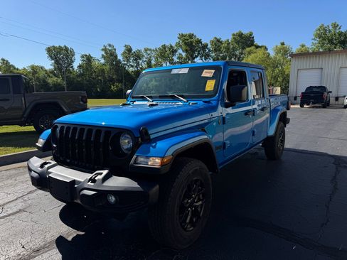 Used 2022 Jeep Gladiator Sport AWD/4WD image 4